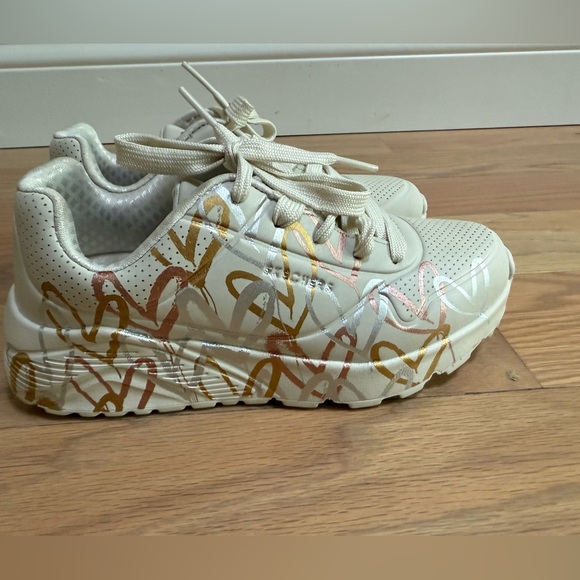 Skechers Other - Skechers Girl's Uno Lite-Metallic Love Sneaker
